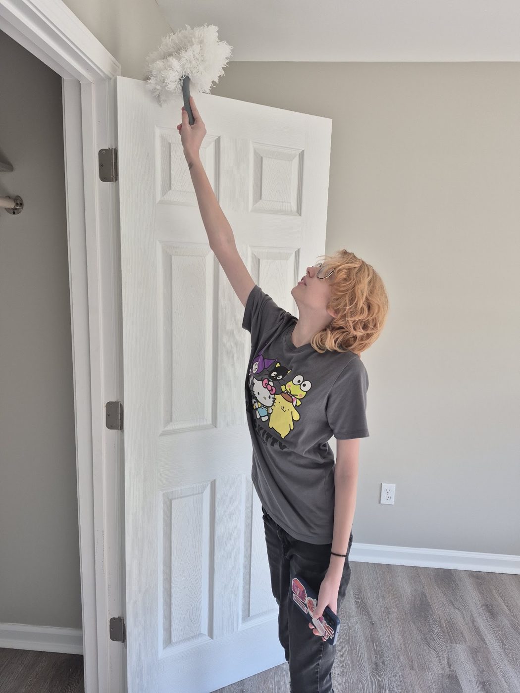 Detail dusting a door frame