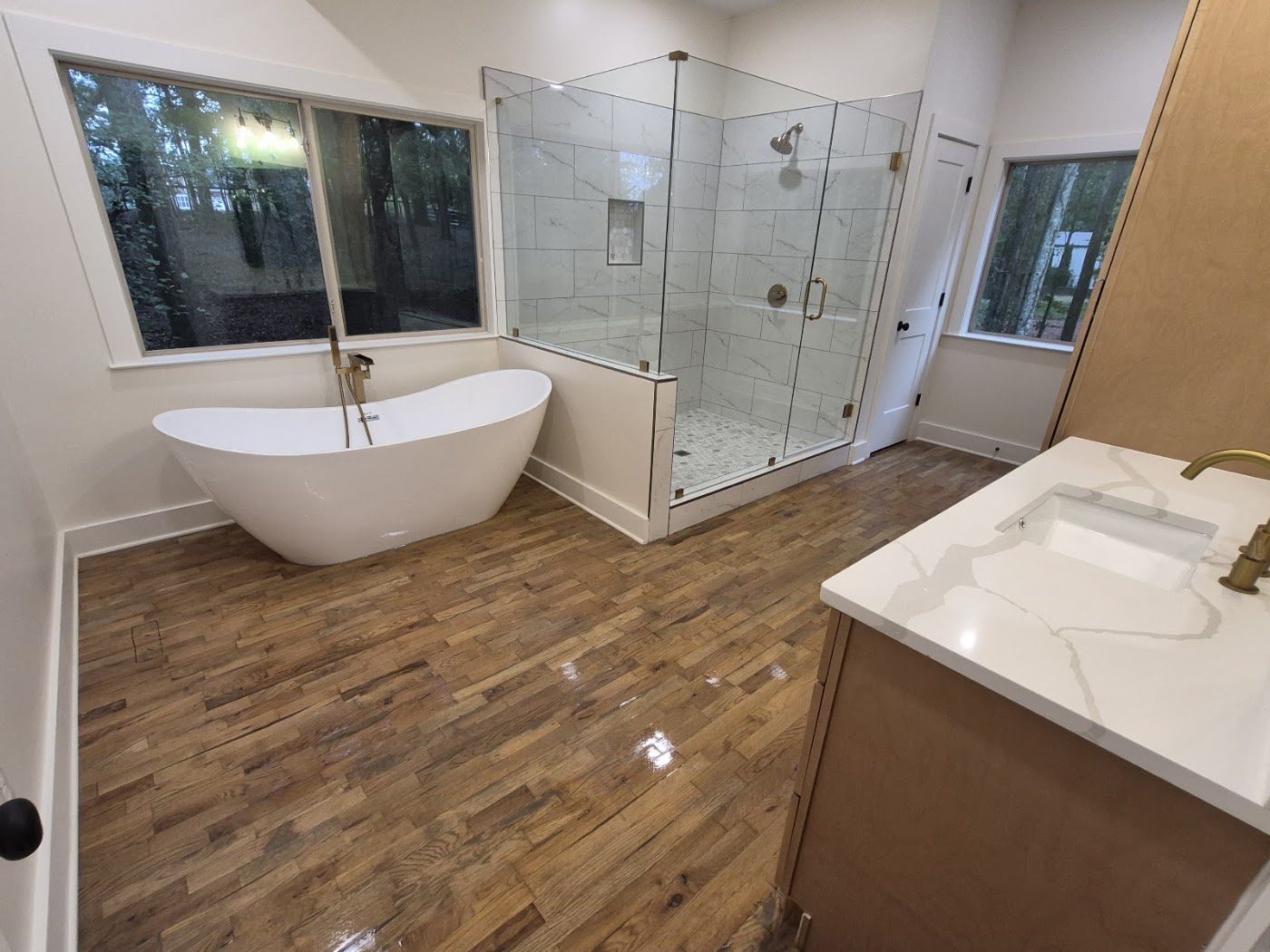 Freshly cleaned bathroom with soaking tub